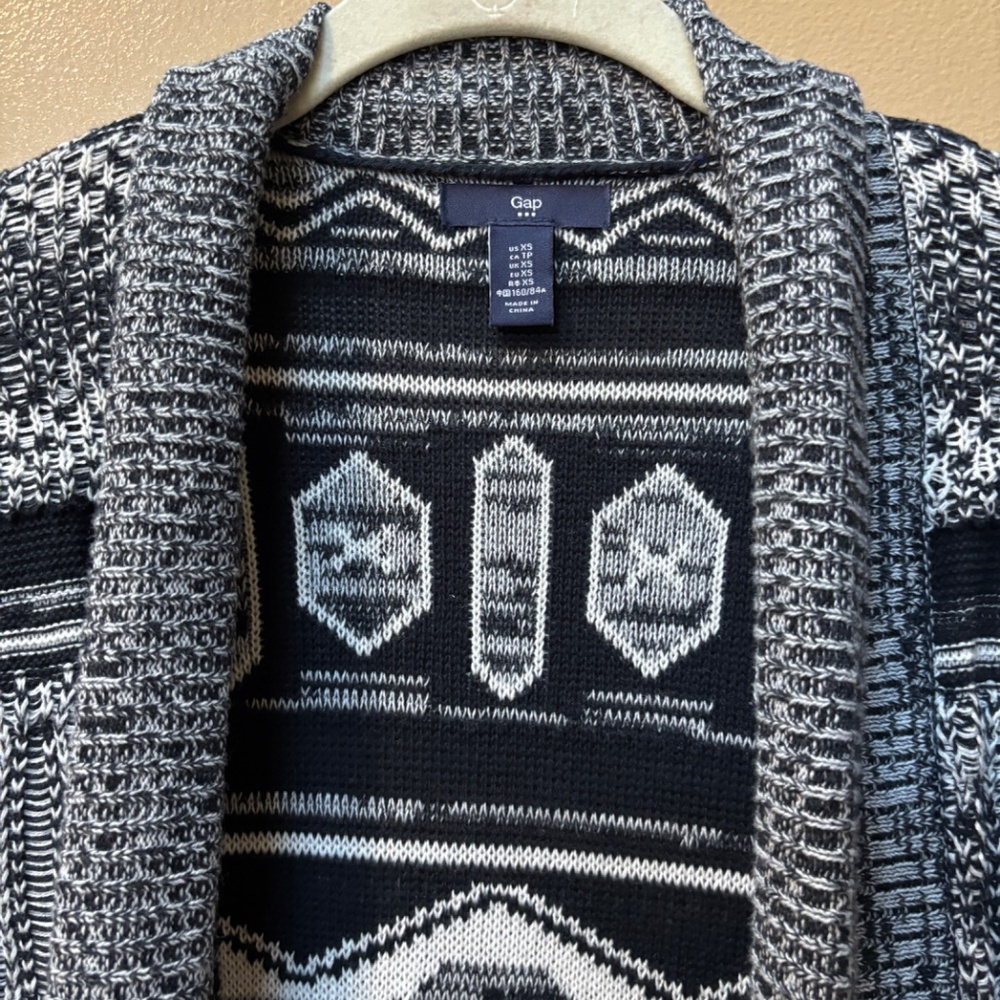 Gap Shawl Collar Cotton Cardigan Black White Aztec Pattern Size XS NWOT - Picture 3 of 7